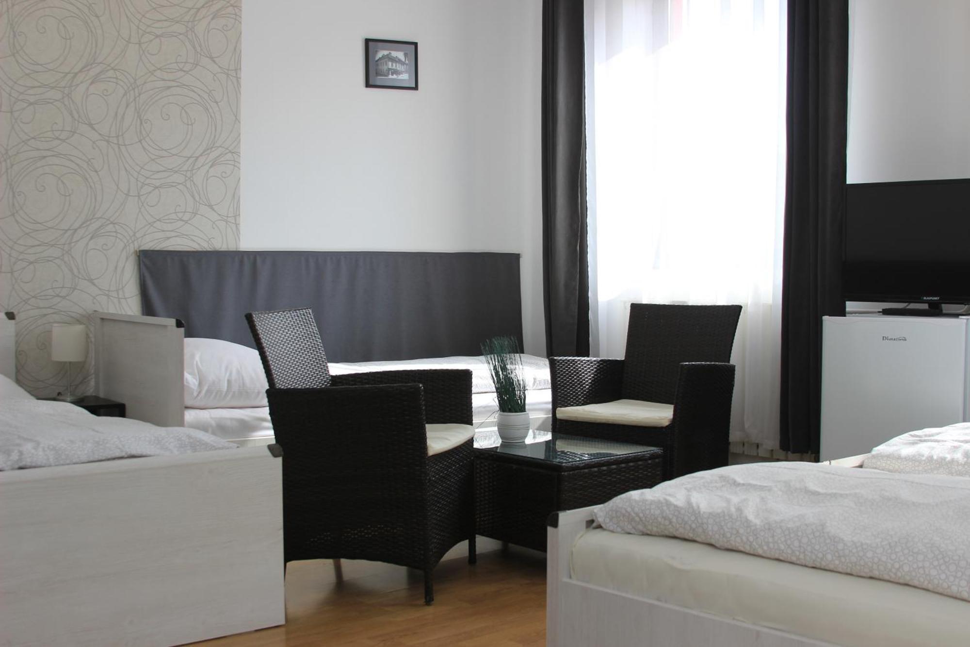 Eden Panzio Bed & Breakfast Егер Екстериор снимка