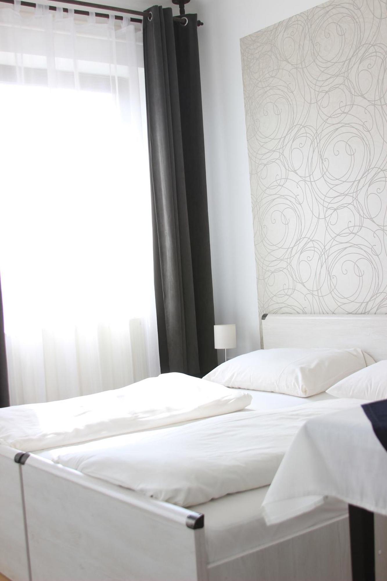 Eden Panzio Bed & Breakfast Егер Екстериор снимка
