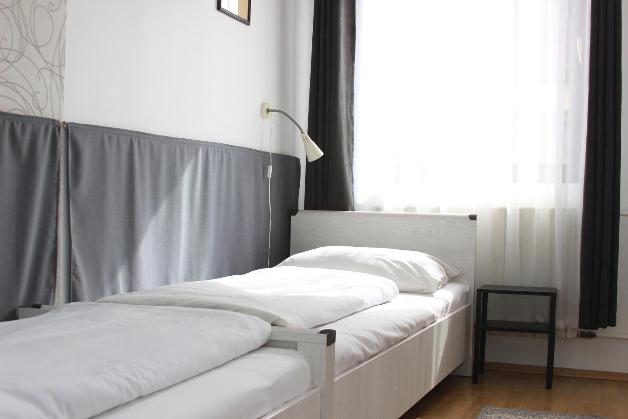 Eden Panzio Bed & Breakfast Егер Екстериор снимка