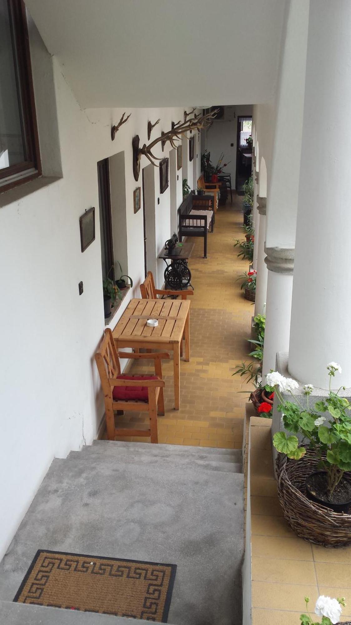 Eden Panzio Bed & Breakfast Егер Екстериор снимка