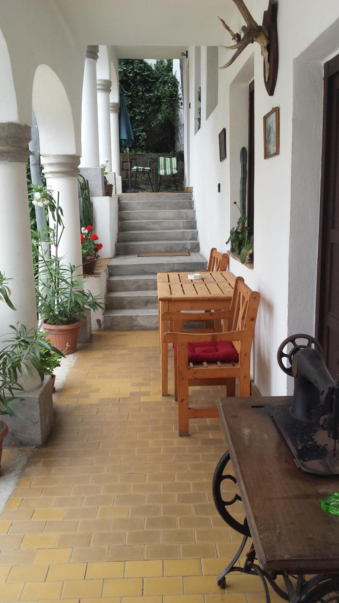 Eden Panzio Bed & Breakfast Егер Екстериор снимка
