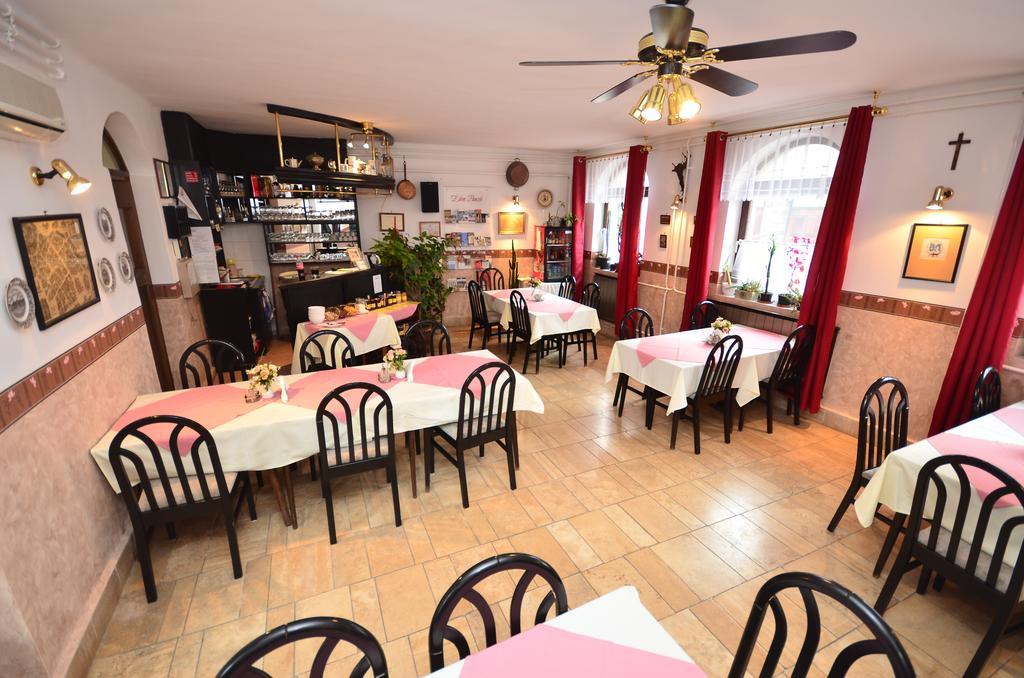 Eden Panzio Bed & Breakfast Егер Екстериор снимка