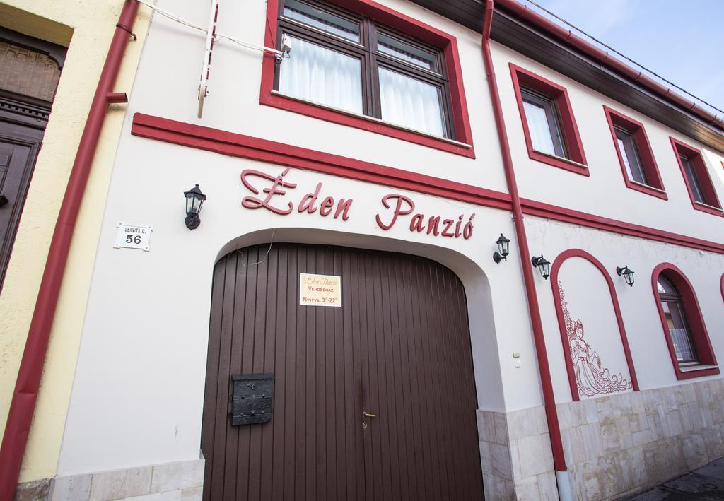 Eden Panzio Bed & Breakfast Егер Екстериор снимка